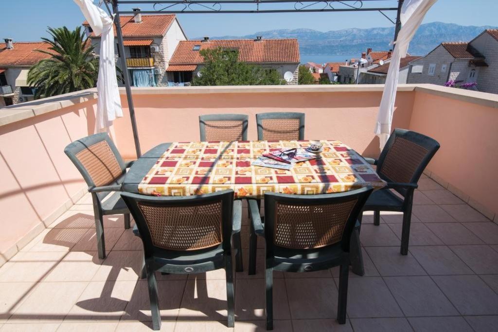 Apartments Batinic Supetar Buitenkant foto