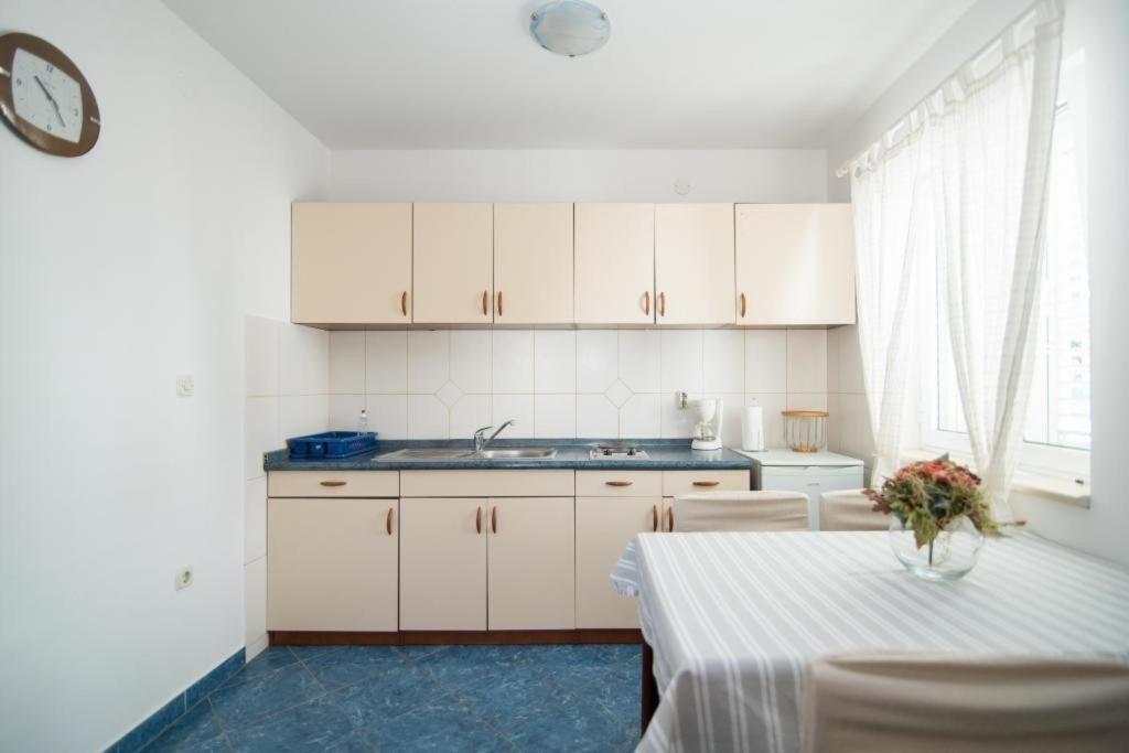 Apartments Batinic Supetar Buitenkant foto