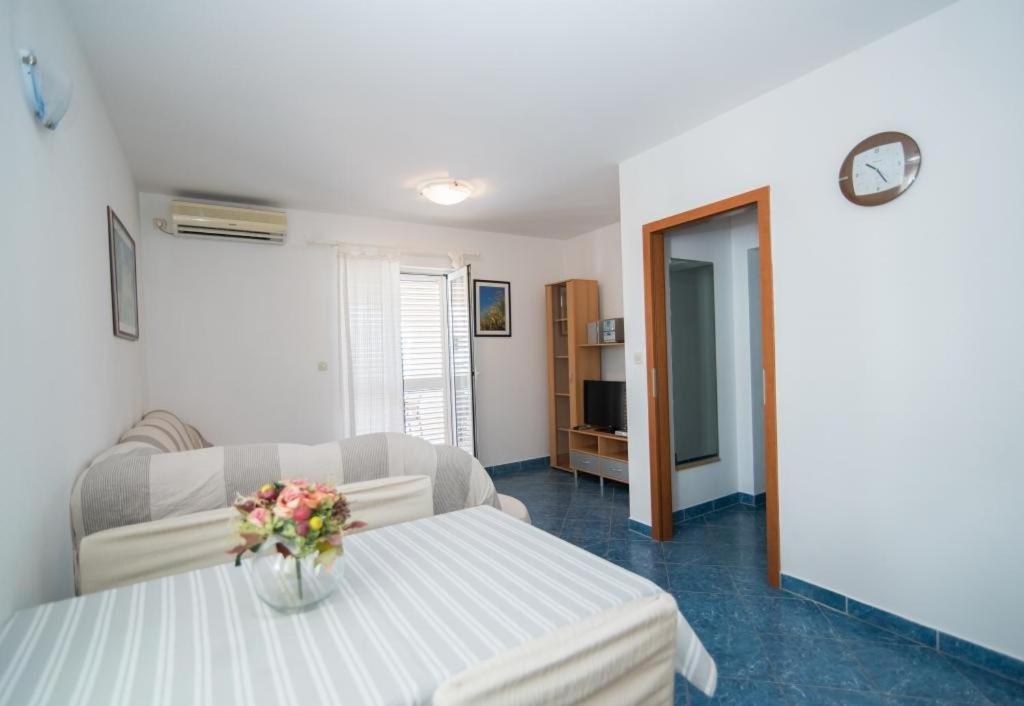 Apartments Batinic Supetar Buitenkant foto