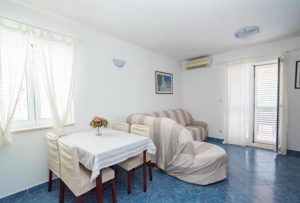 Apartments Batinic Supetar Buitenkant foto