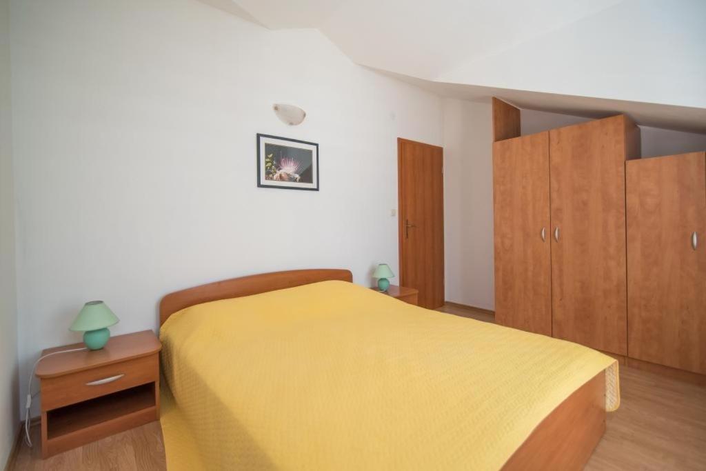 Apartments Batinic Supetar Buitenkant foto