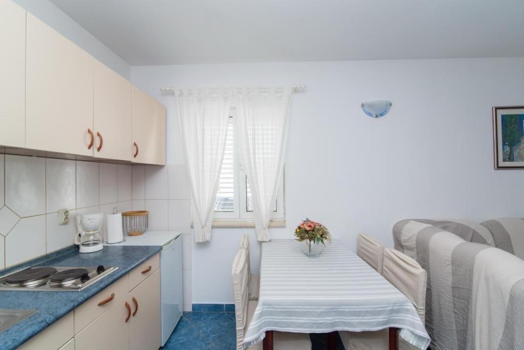 Apartments Batinic Supetar Buitenkant foto